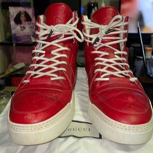 Iam selling a size 10 in men Gucci shoes